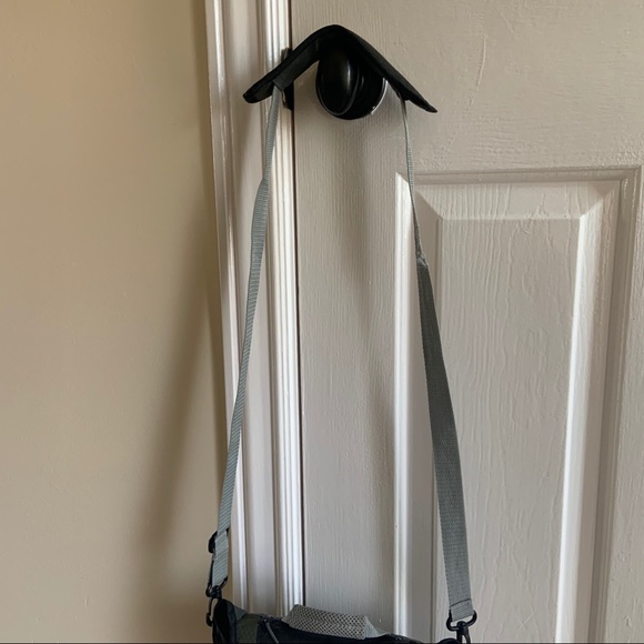 Case Logic Black and Grey Shoulder Camera Bag - Picture 3 of 7